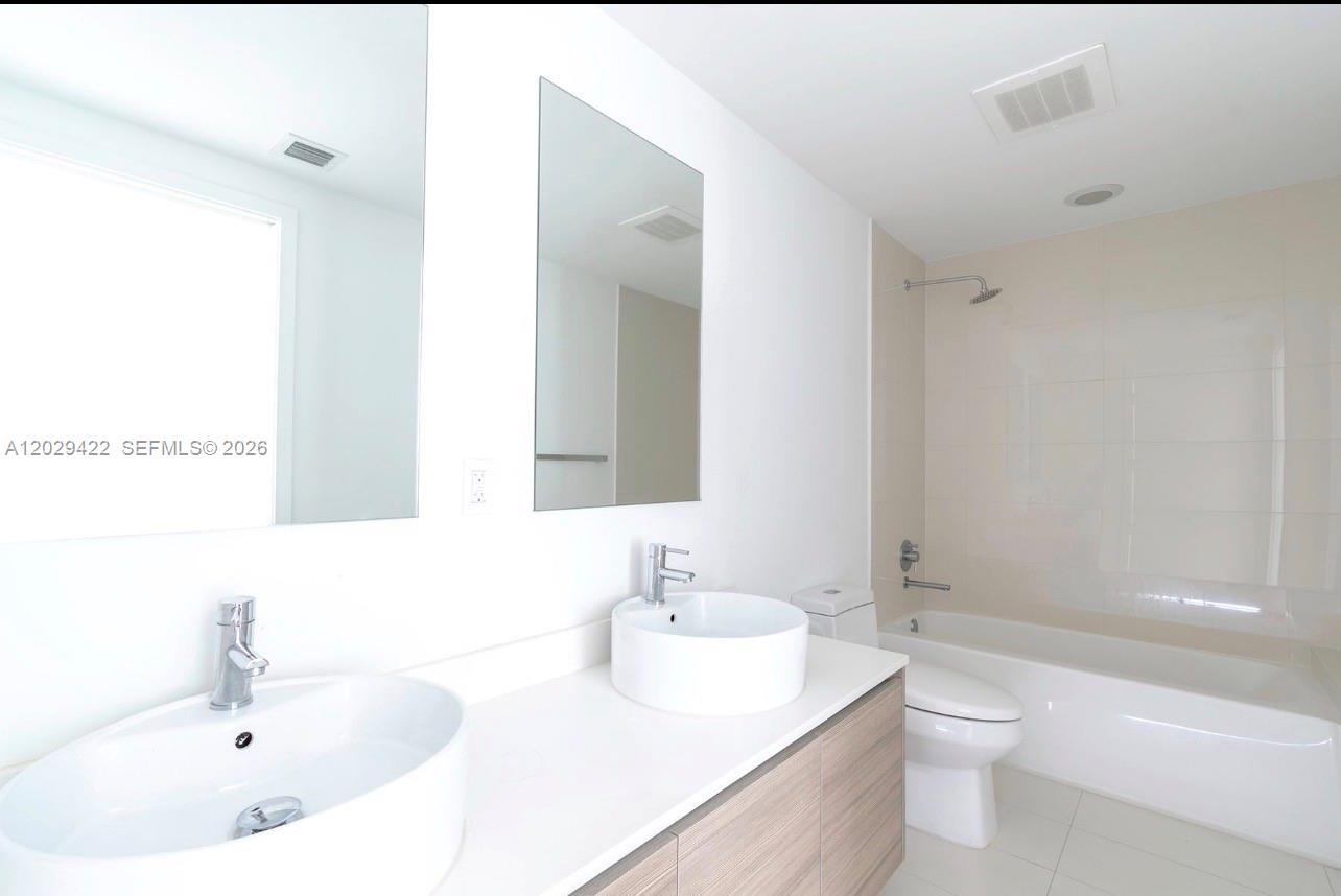 121 Ne 34th St 1412 Property Photo 5