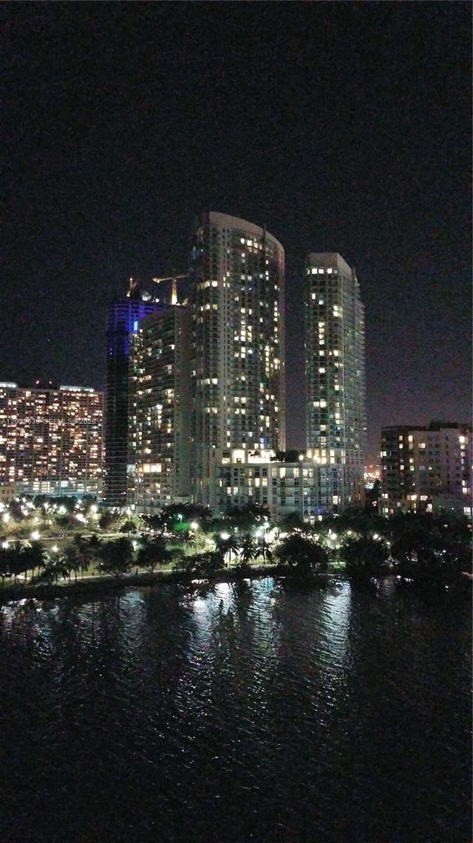 1900 N Bayshore Dr 3517 Property Photo 17