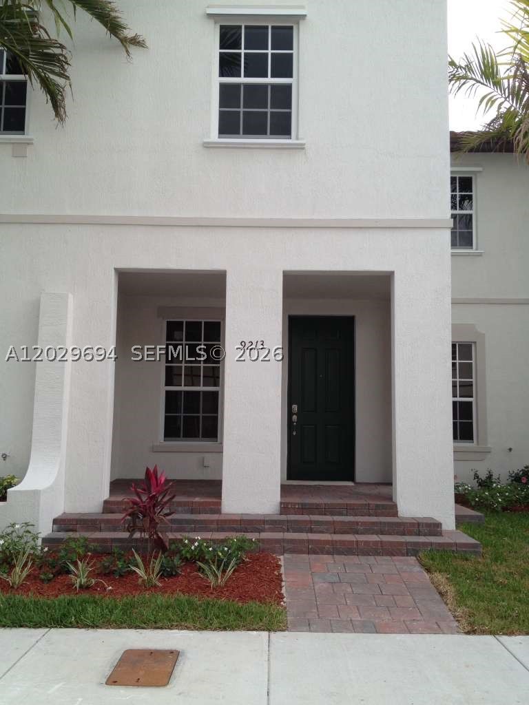 9213 SW 170th Ave Property Photo 1