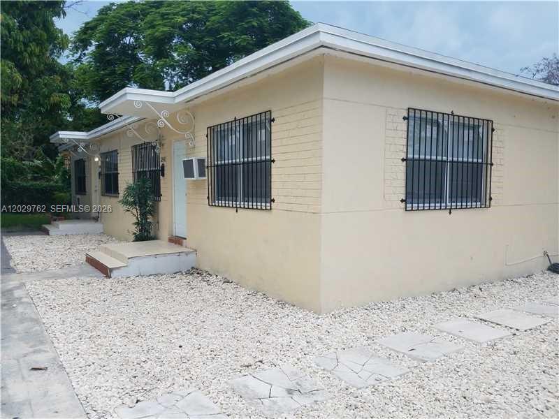 3240 NW 10th Ave Property Photo 1
