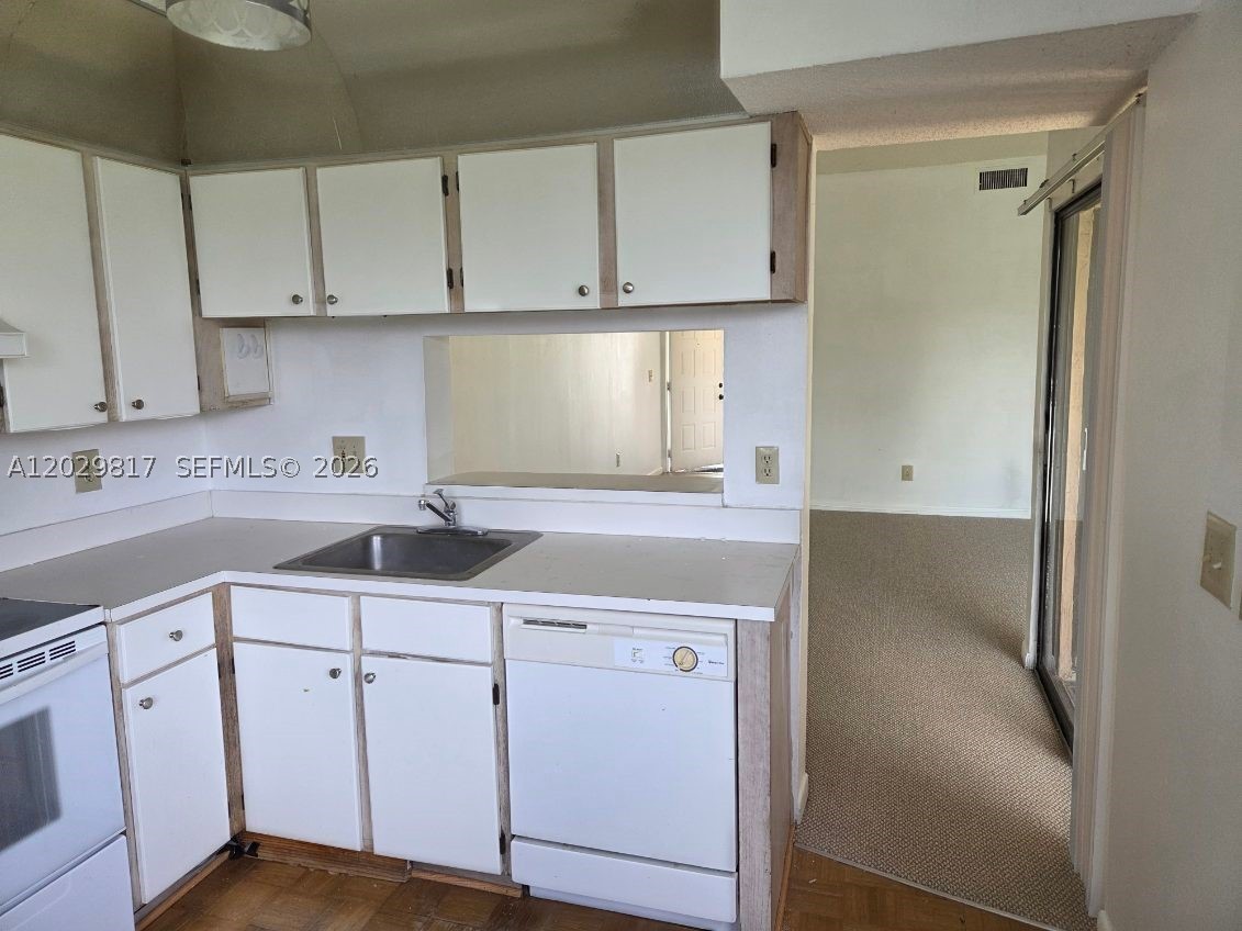 1017 Washington Cir 1017d Property Photo 4