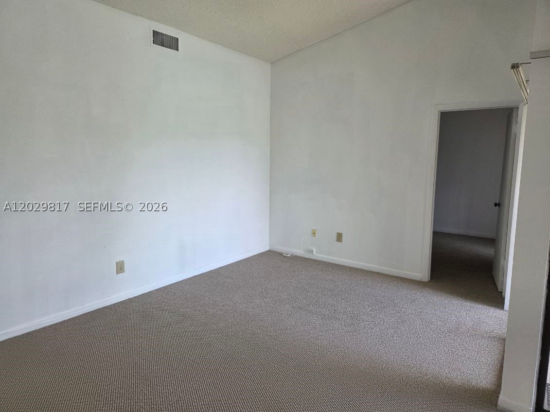 1017 Washington Cir 1017d Property Photo 6