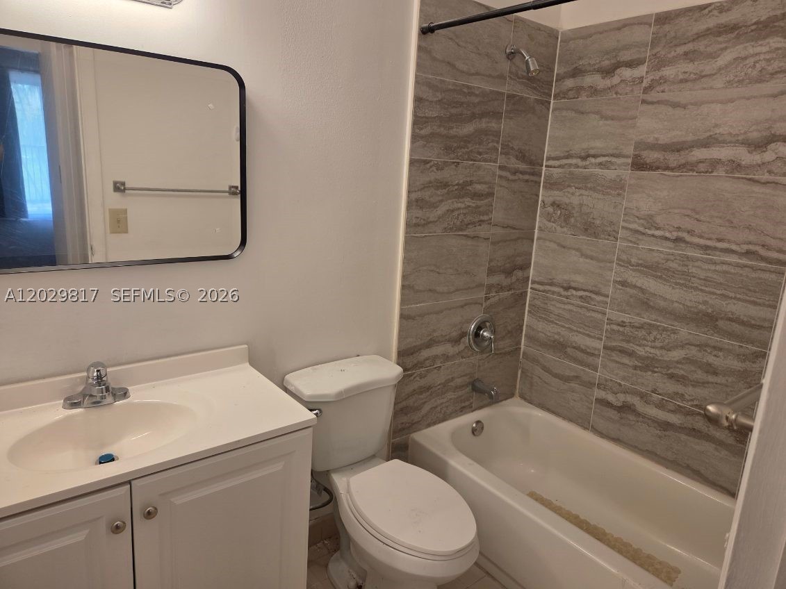 1017 Washington Cir 1017d Property Photo 8