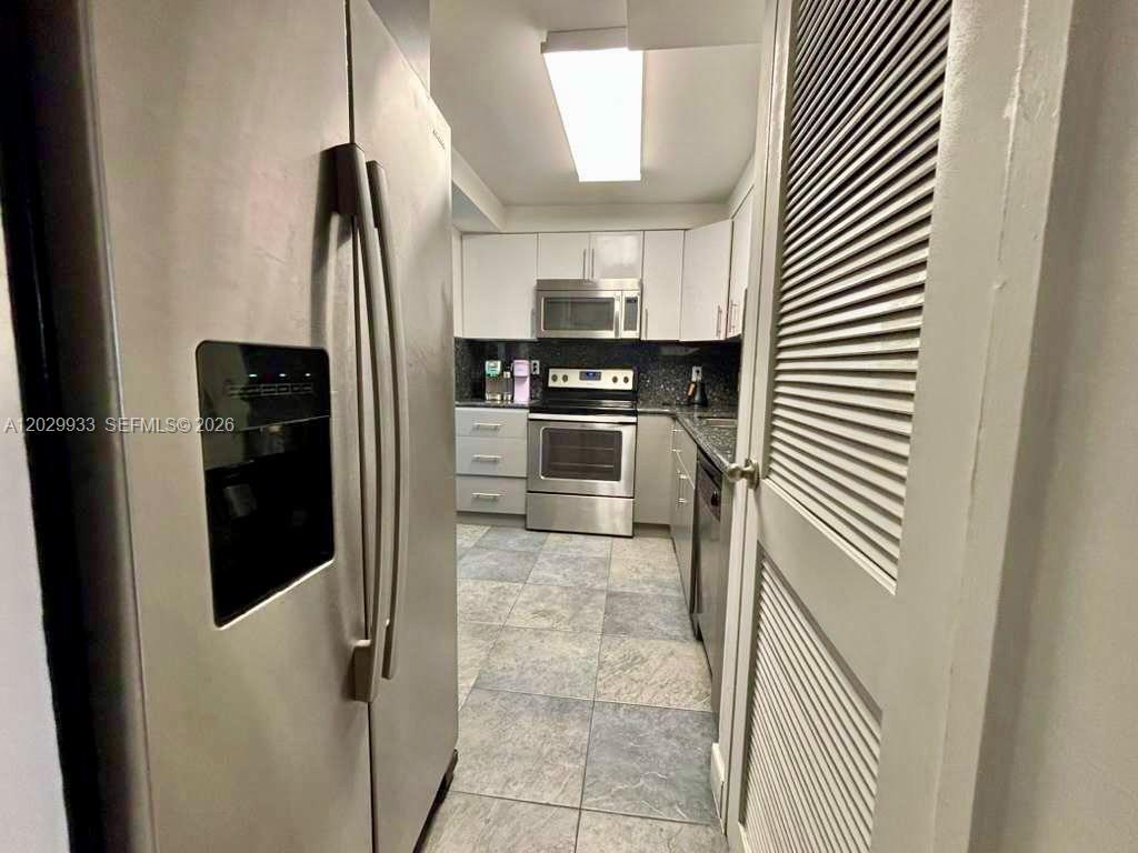 301 Golden Isles Dr 406 Property Photo 6