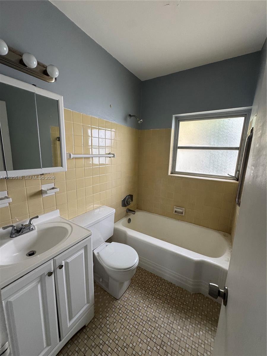 10281 E Bay Harbor Dr D3 Property Photo 5
