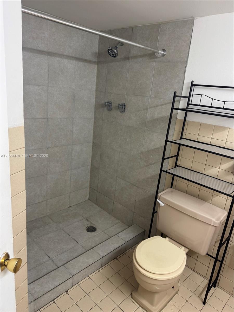 1710 Ne 191st St 411-3 Property Photo 10