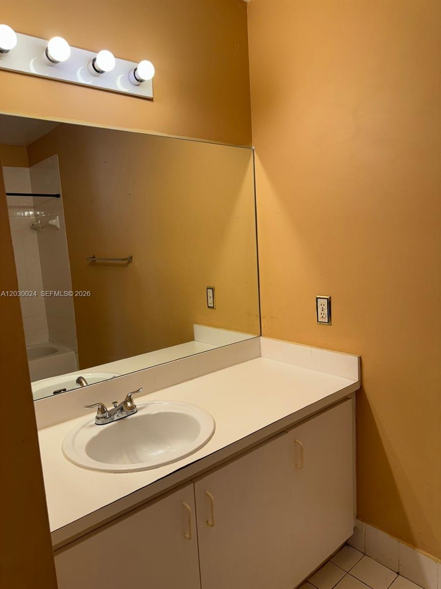 A12030024 Property Photo 11