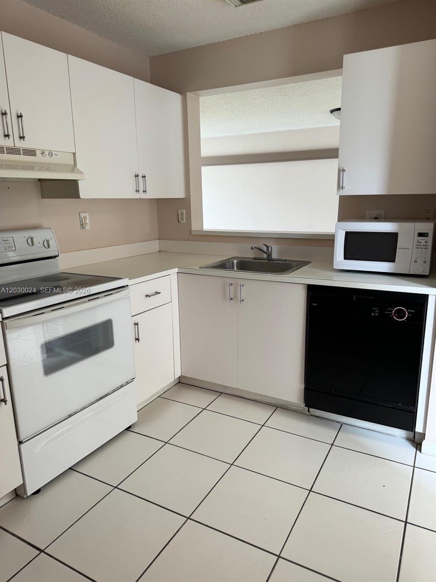 A12030024 Property Photo 17
