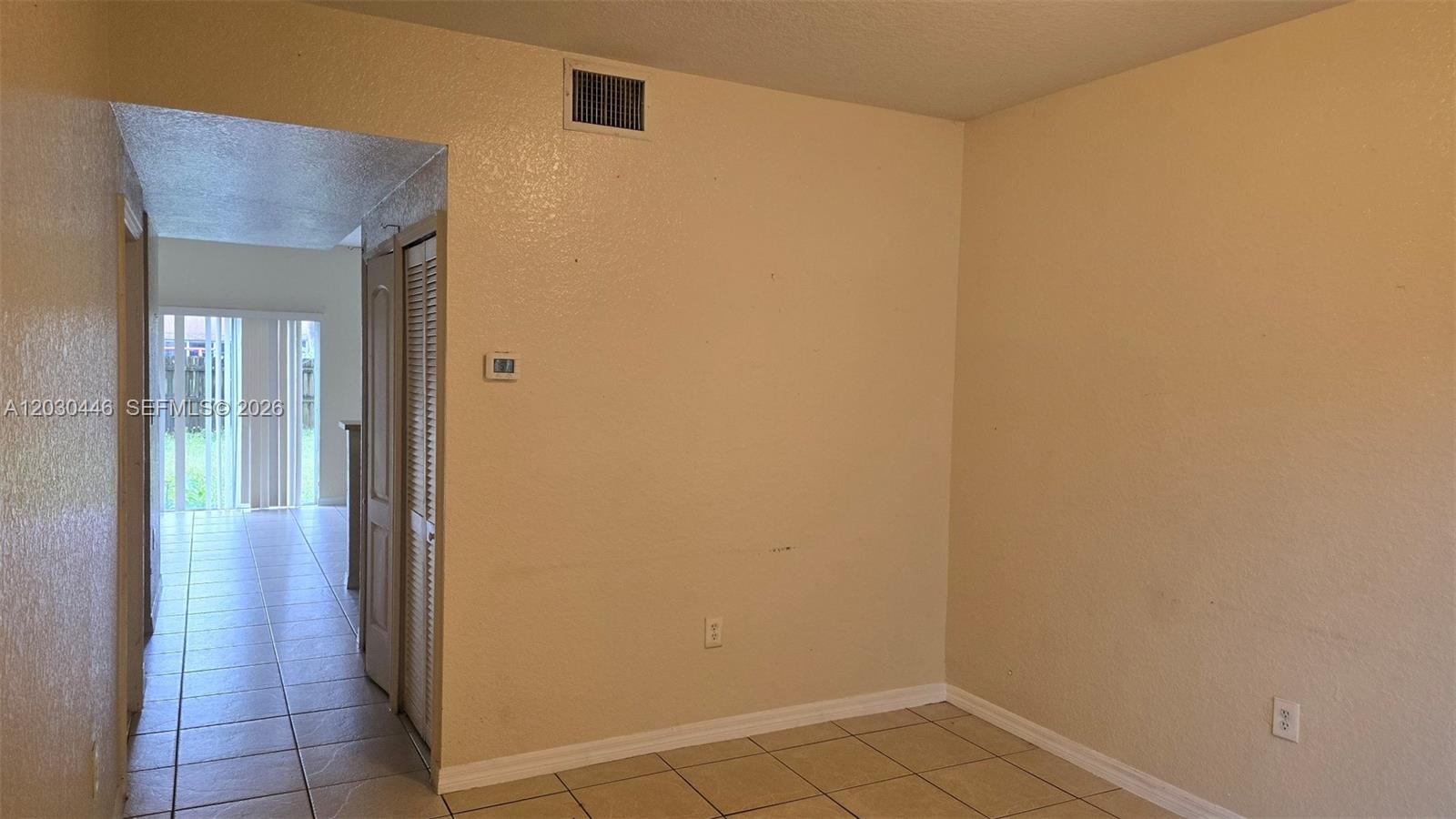 671 Sw 10th St Property Photo 4