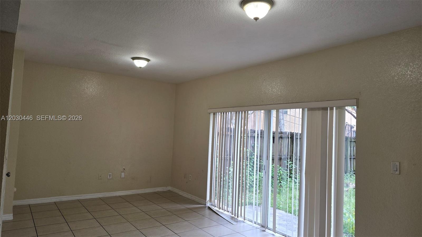 671 Sw 10th St Property Photo 6