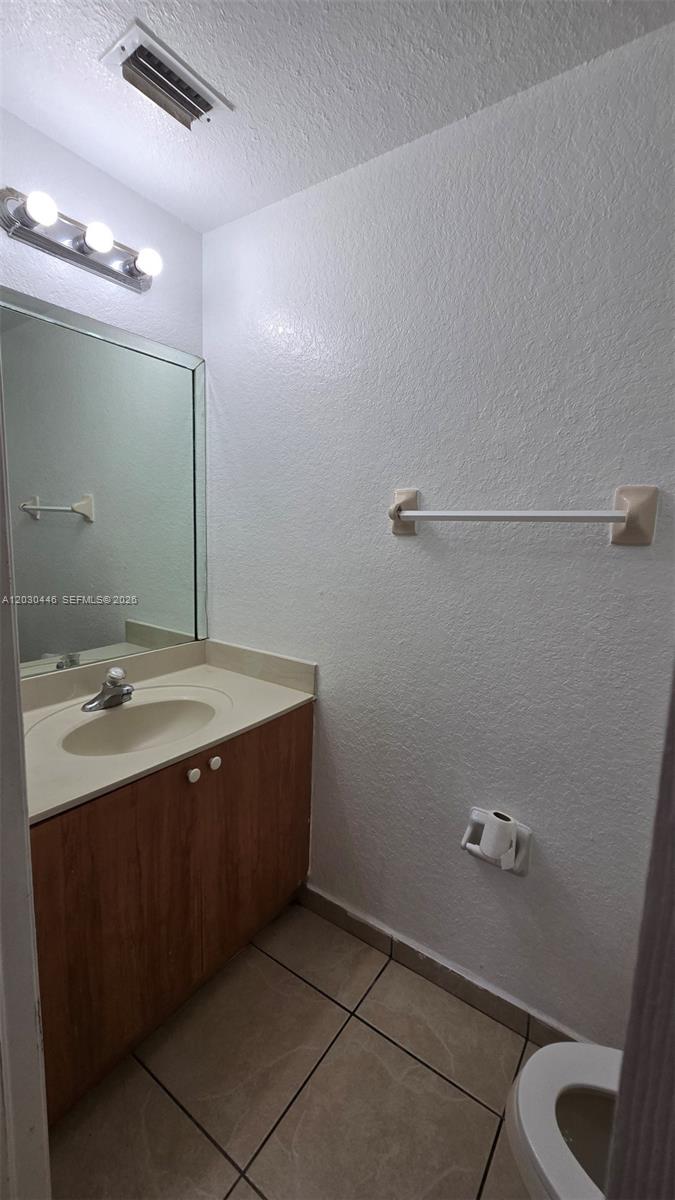 671 Sw 10th St Property Photo 8