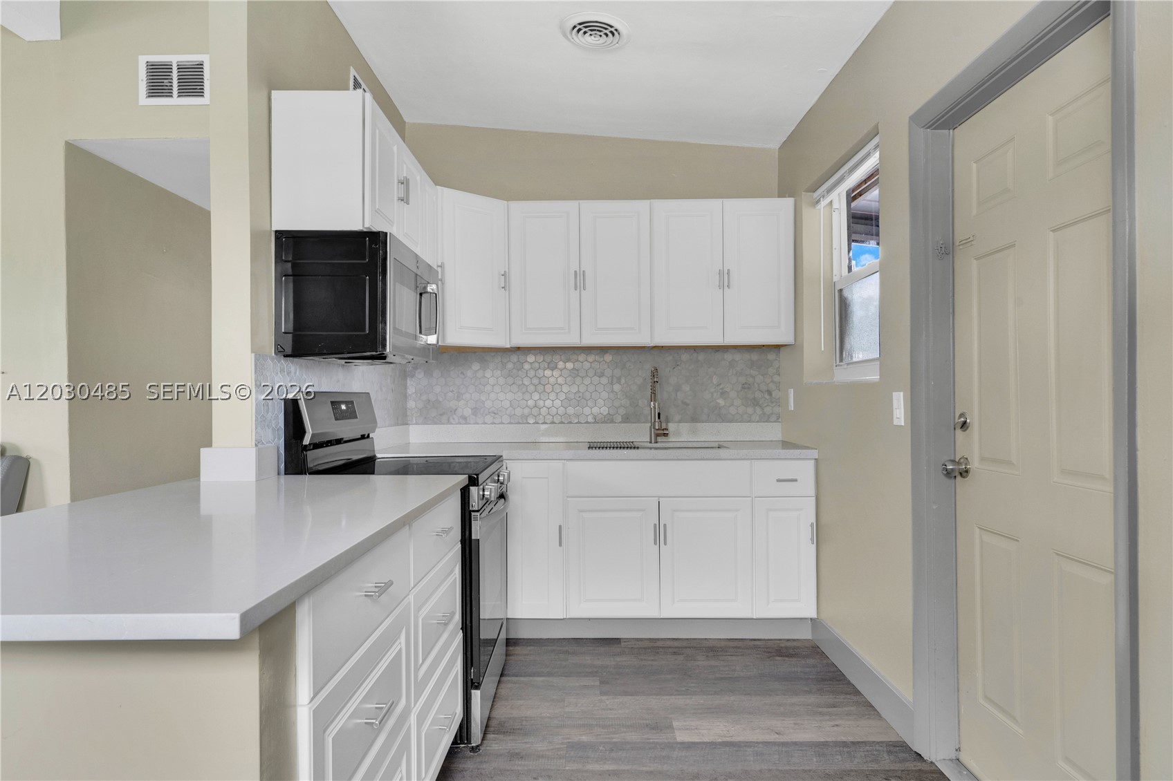 7220 Arthur St Property Photo 11