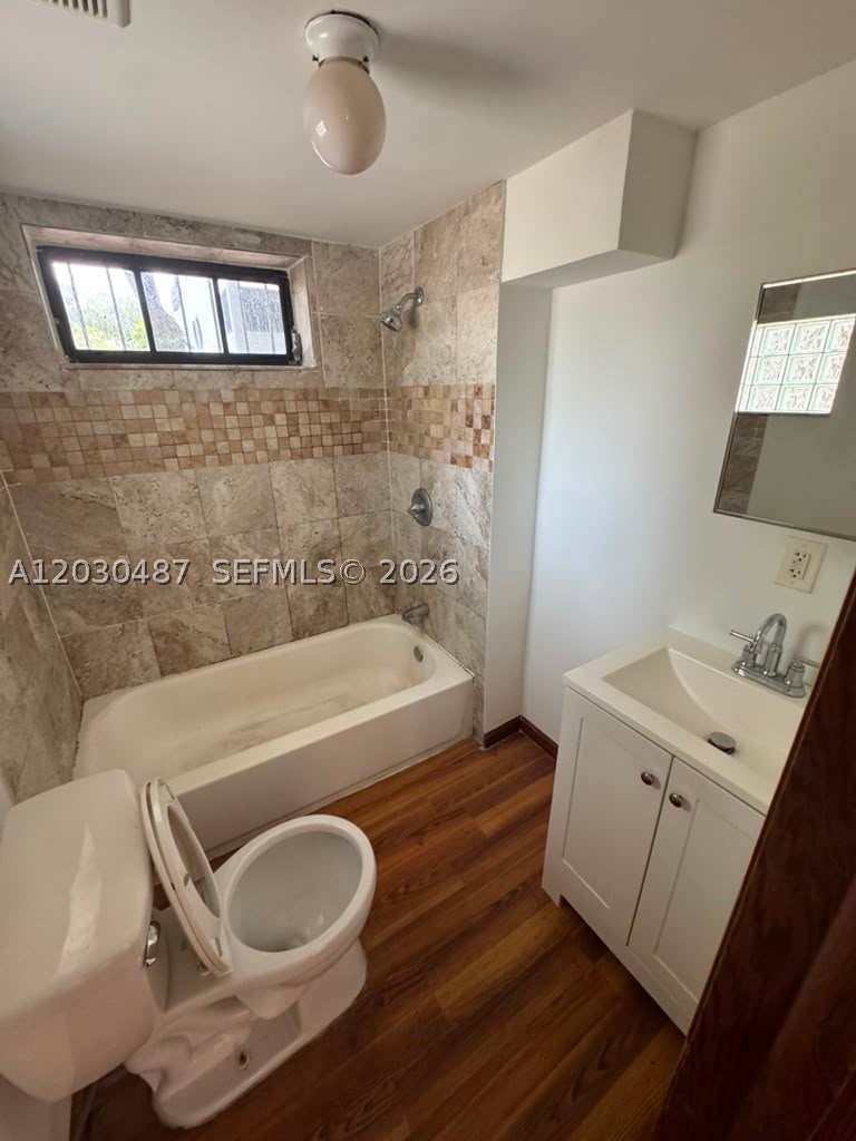 2107 Secoffee St 3 Property Photo 1