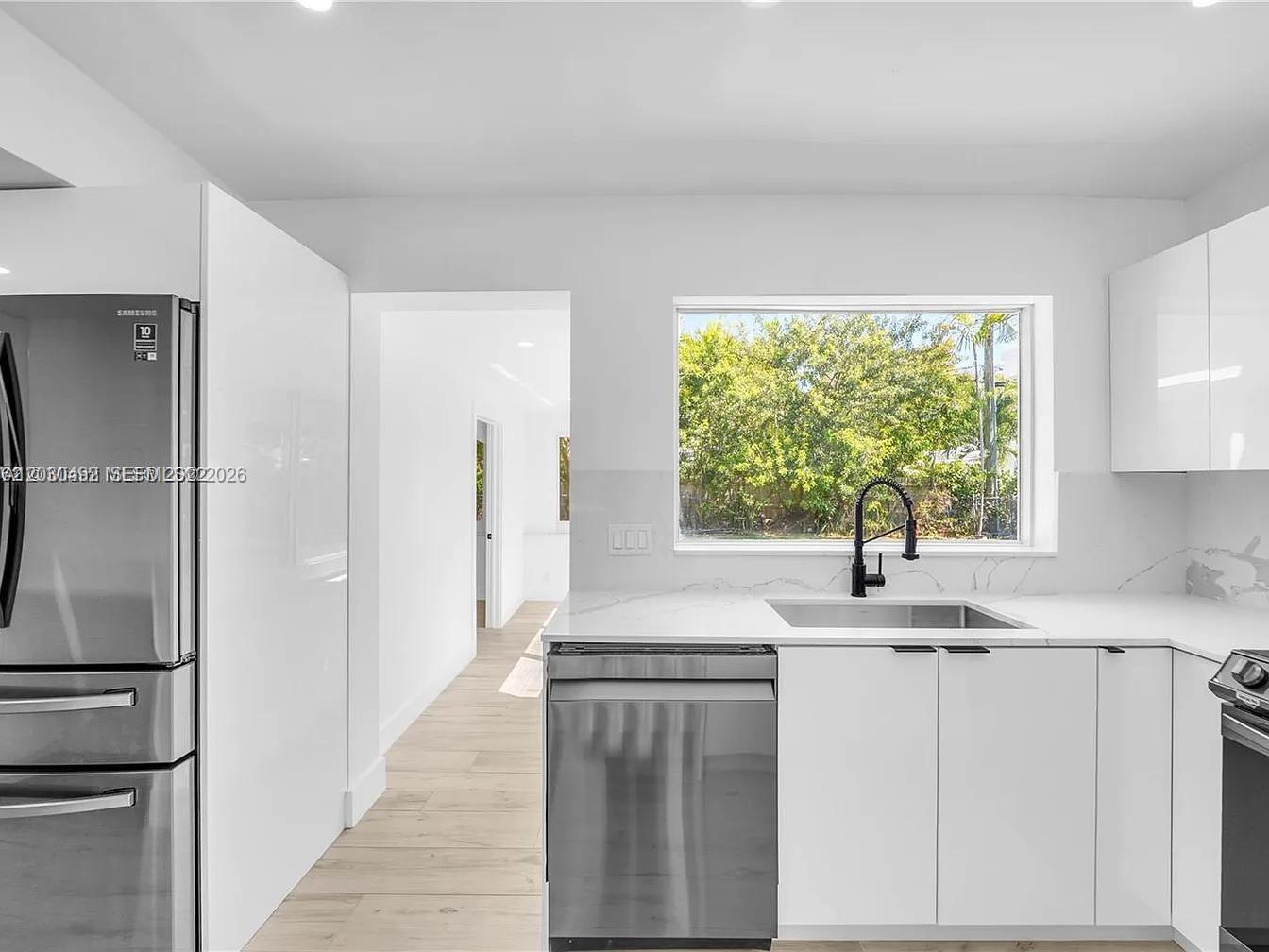1905 Alamanda Dr Property Photo 8