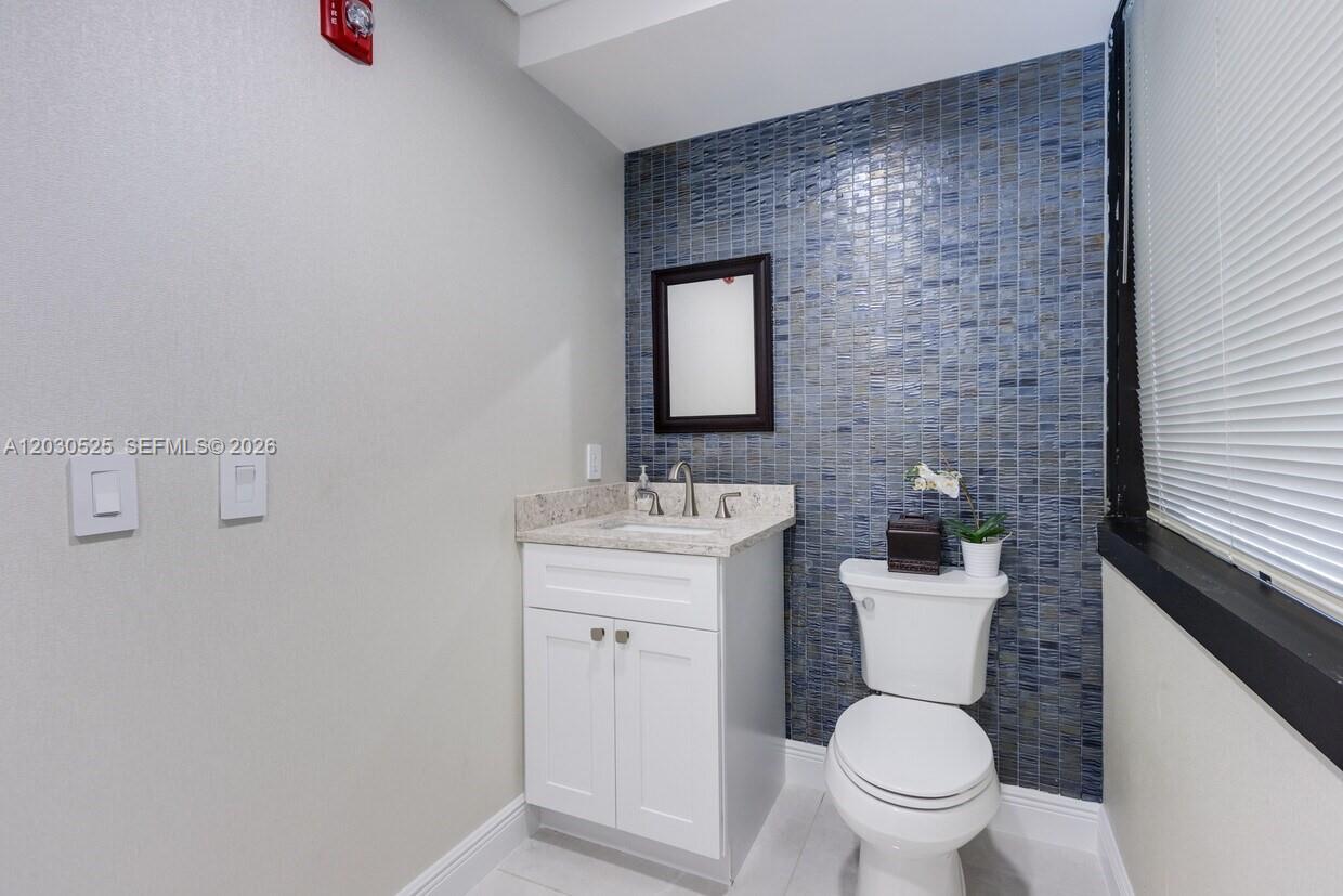 A12030525 Property Photo 3