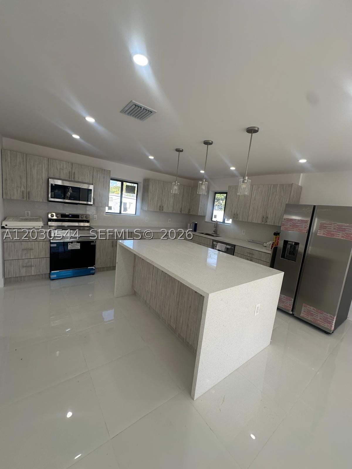 2041 Nw 190th Ter Property Photo 4