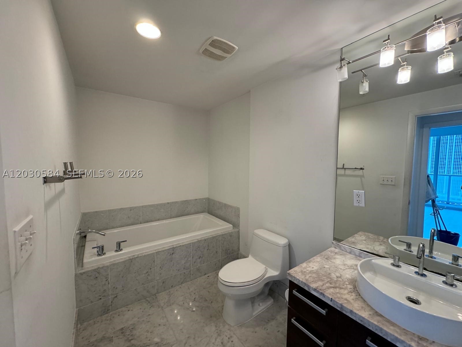 244 Biscayne Blvd 2105 Property Photo 15