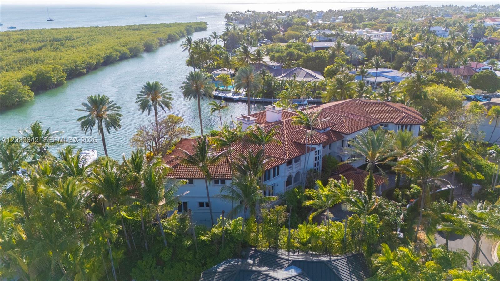 260 Cape Florida Dr Property Photo 13