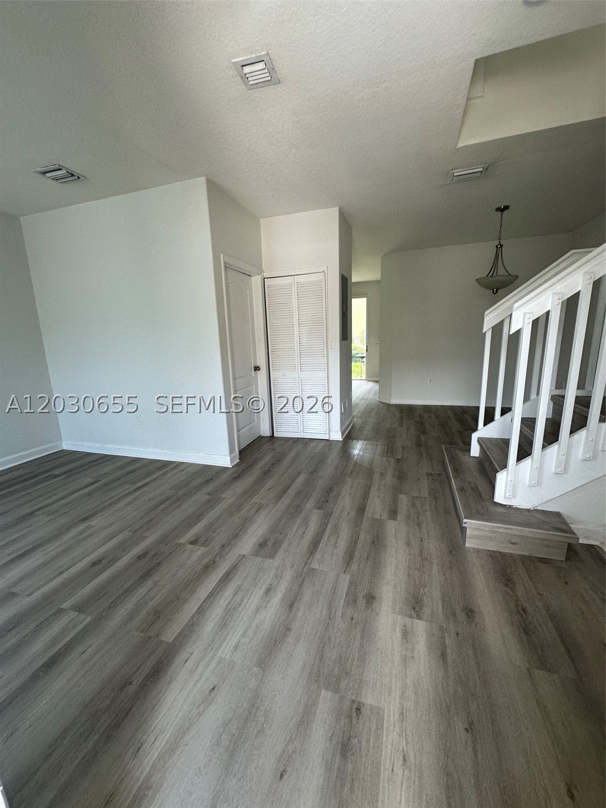 2330 Se 10th St 2330 Property Photo 3