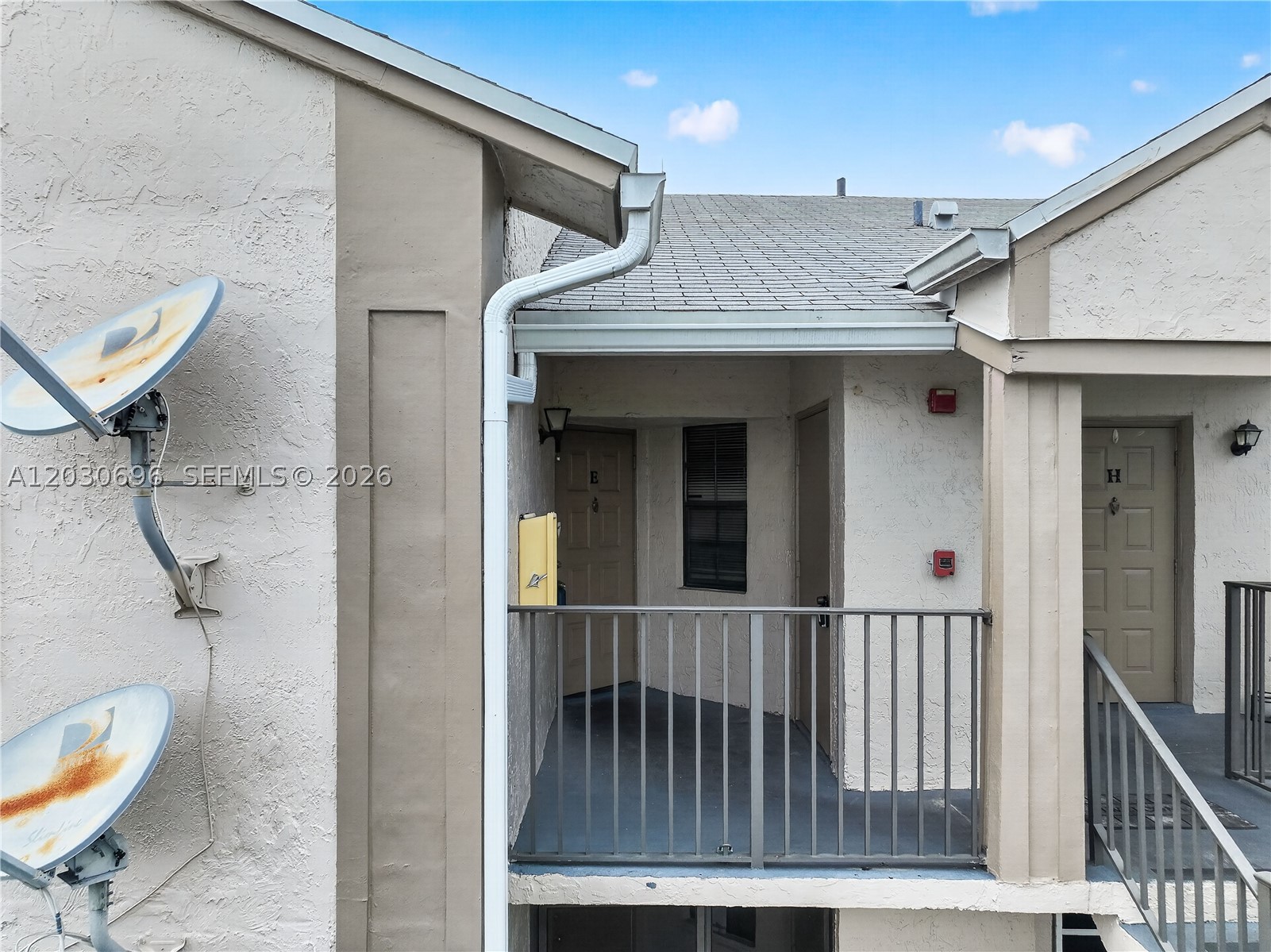889 Hamilton Dr 889e Property Photo 2