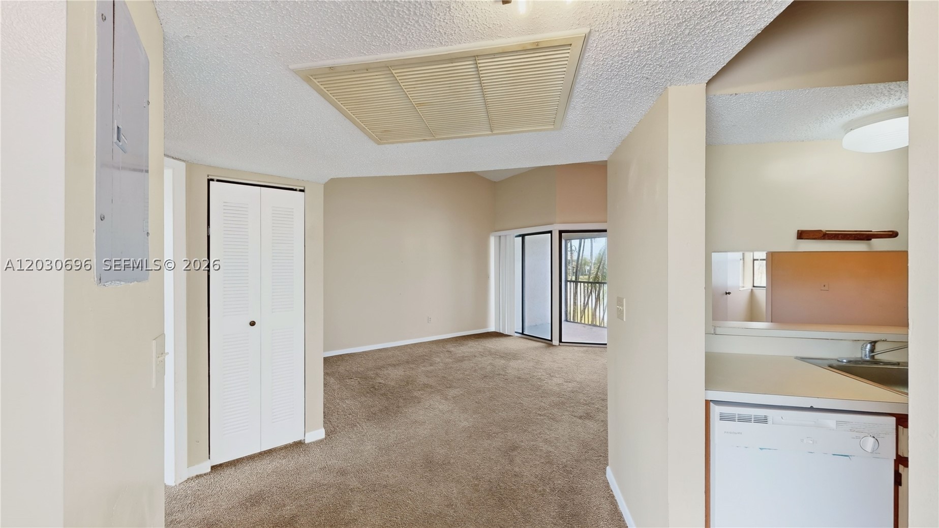 889 Hamilton Dr 889e Property Photo 5