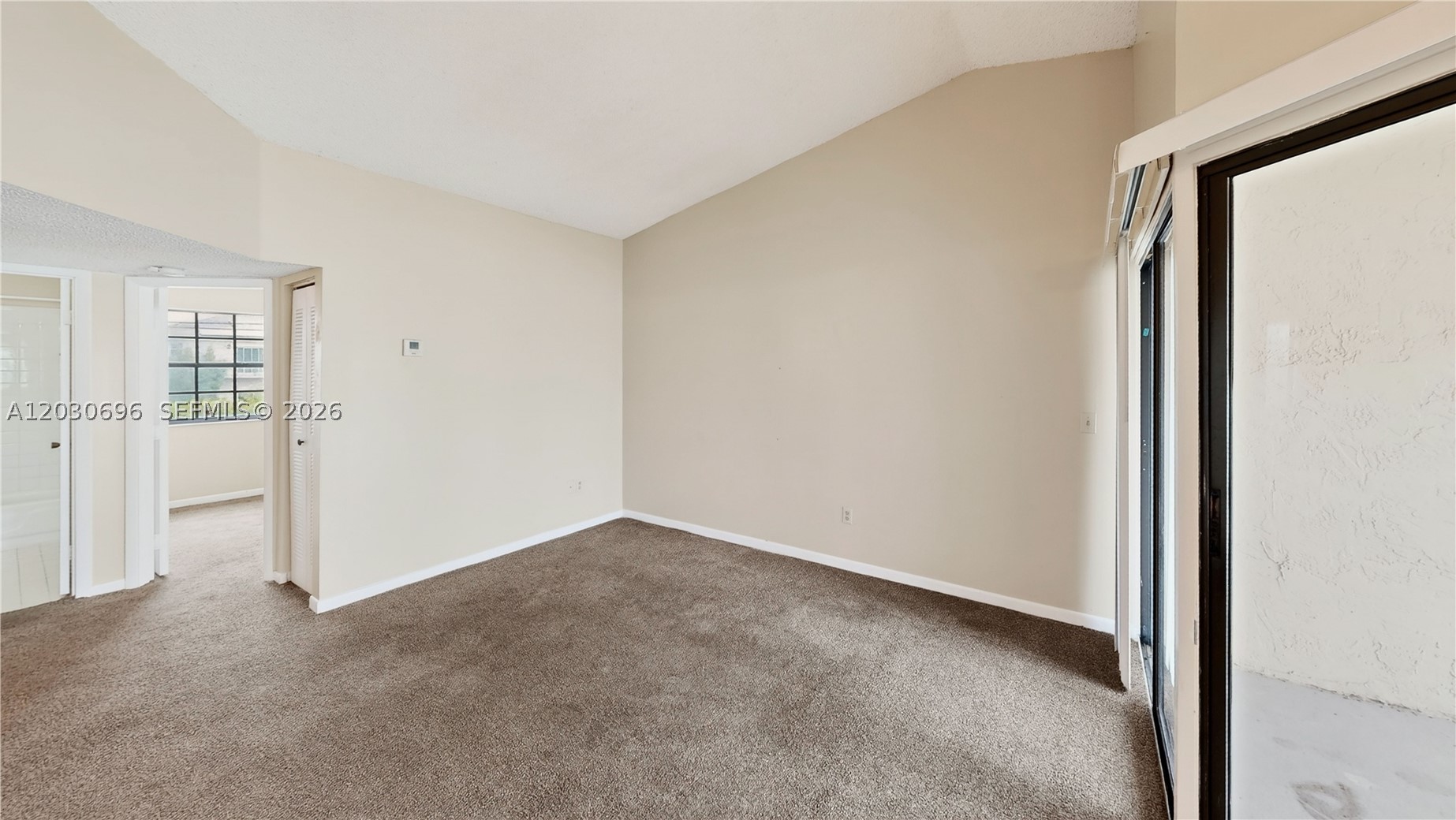 889 Hamilton Dr 889e Property Photo 11
