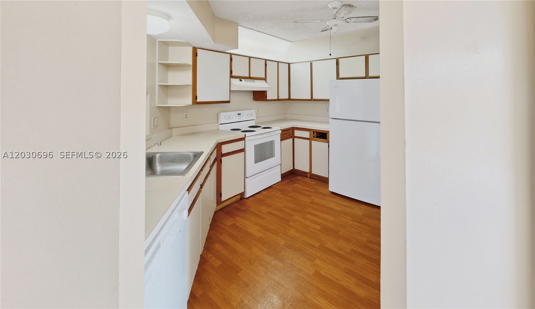 889 Hamilton Dr 889e Property Photo 15