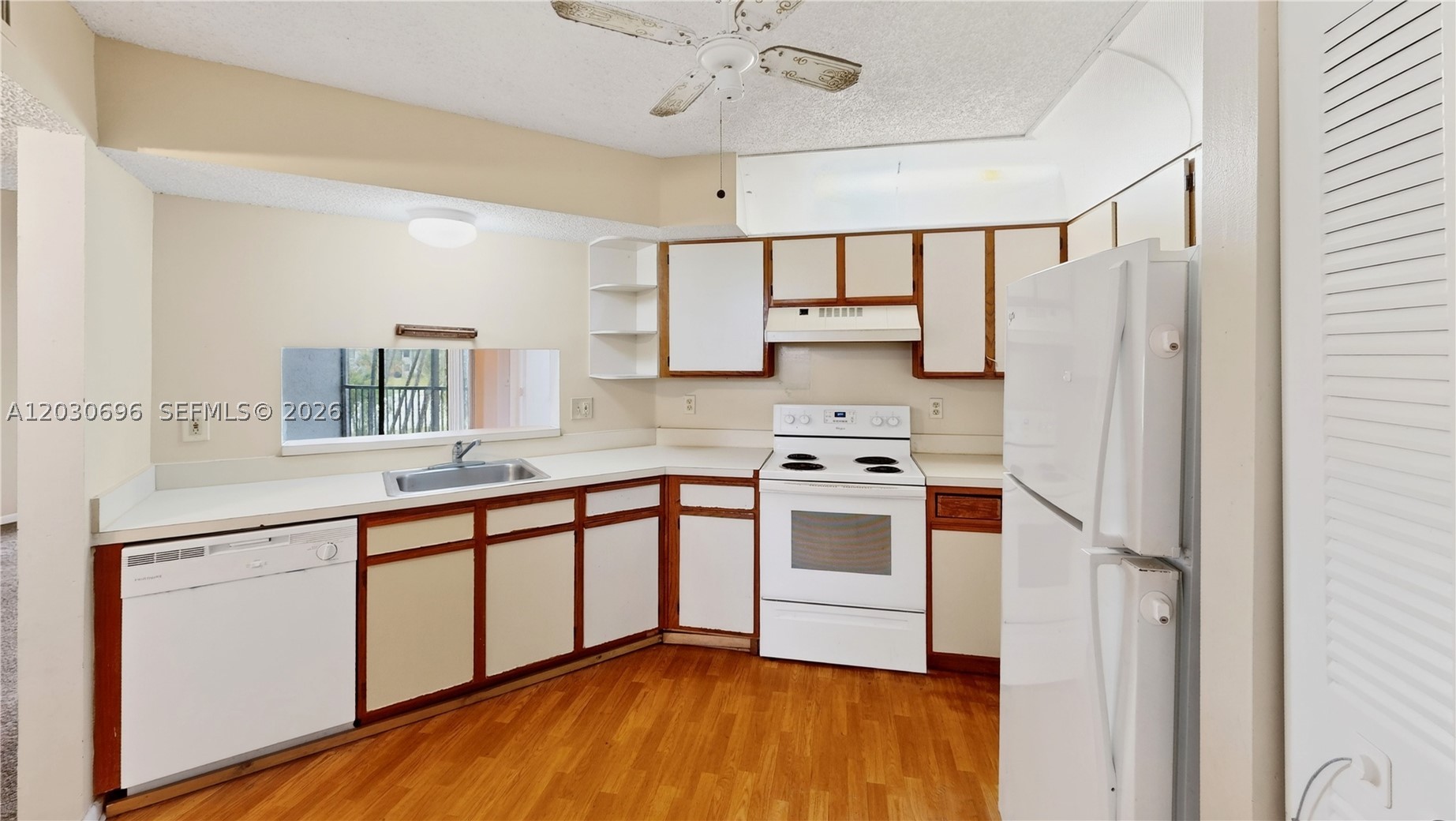889 Hamilton Dr 889e Property Photo 17