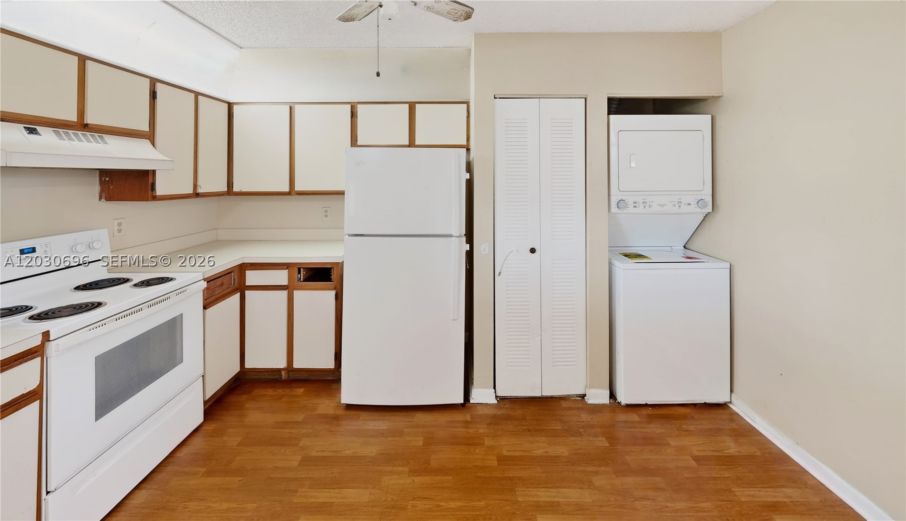 889 Hamilton Dr 889e Property Photo 18