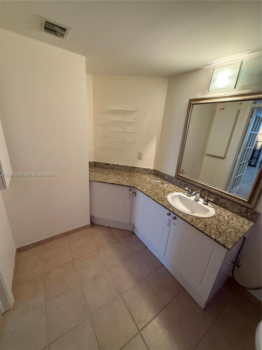 19501 W Country Club Dr 809 Property Photo 10