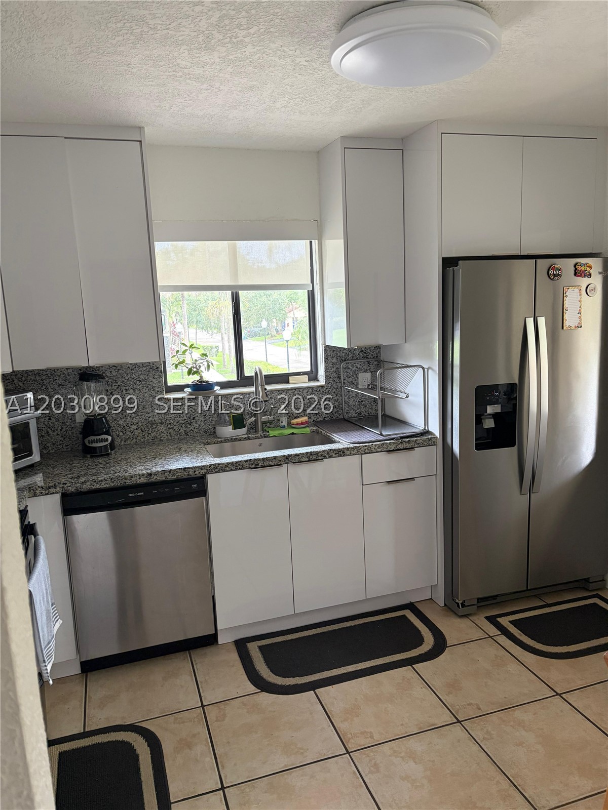 16184 Laurel Dr 204 Property Photo 6