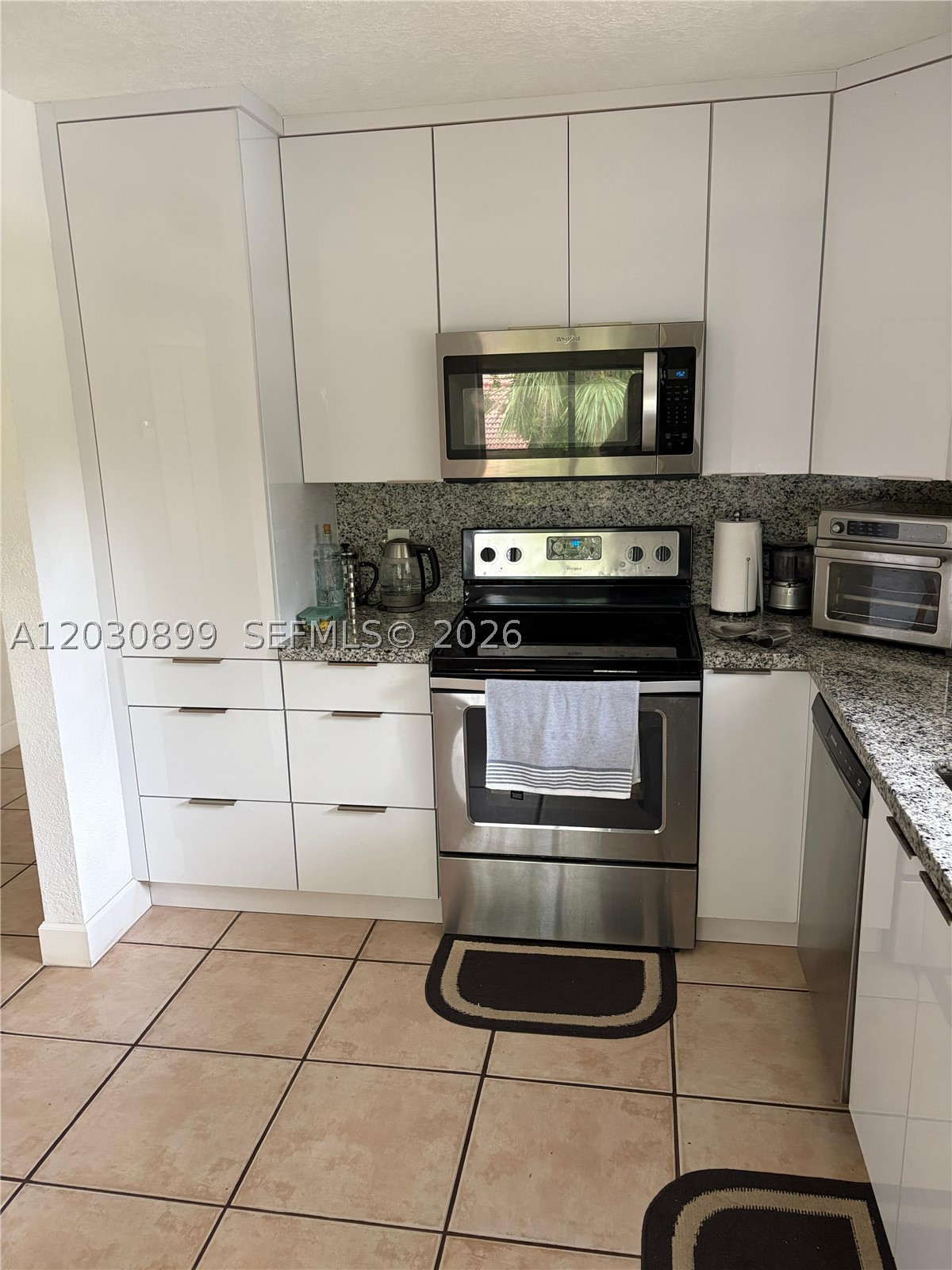 16184 Laurel Dr 204 Property Photo 7