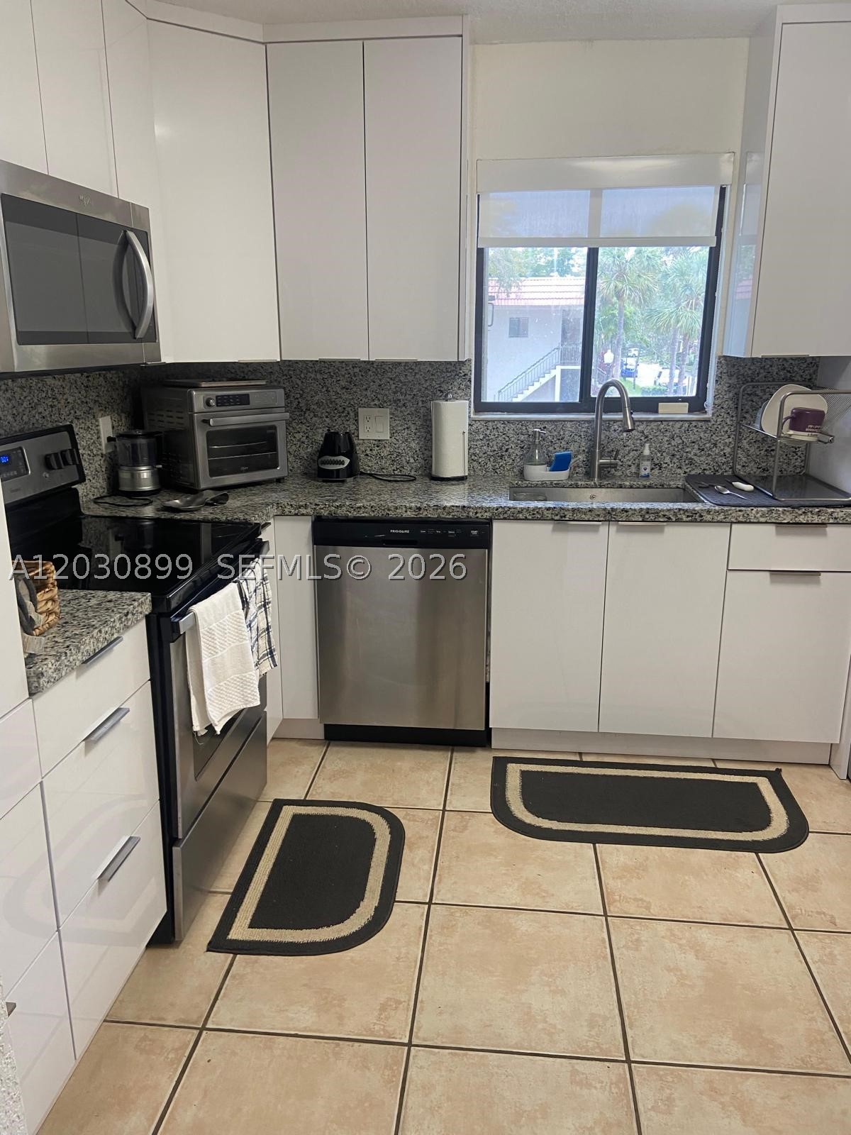 16184 Laurel Dr 204 Property Photo 8