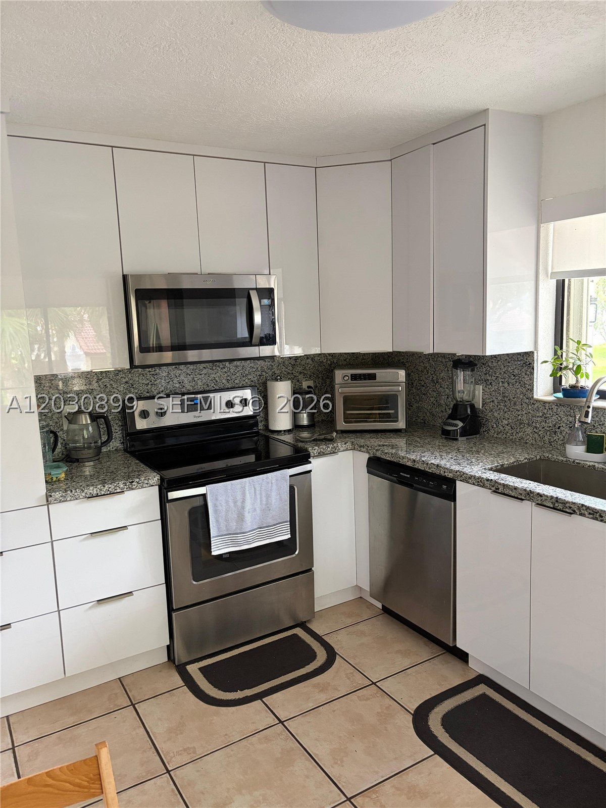 16184 Laurel Dr 204 Property Photo 10