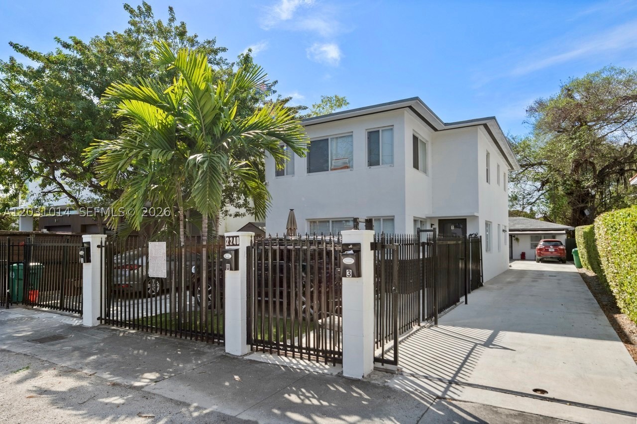 2240 SW 16th Ct U Property Photo 1