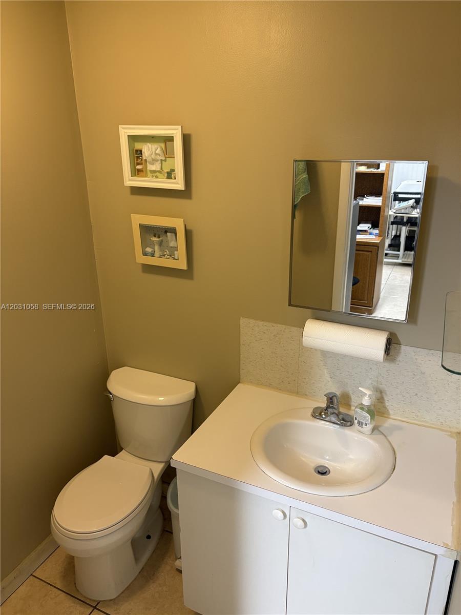 1750 W 39th Pl 1007 Property Photo 4