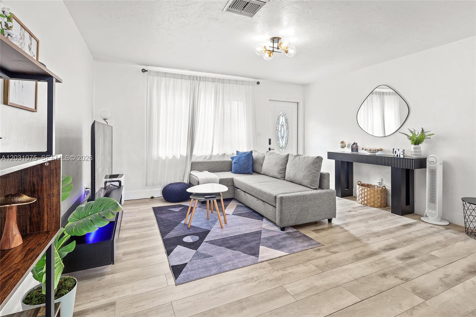 11002 Ne 13th Ave # Property Photo 1