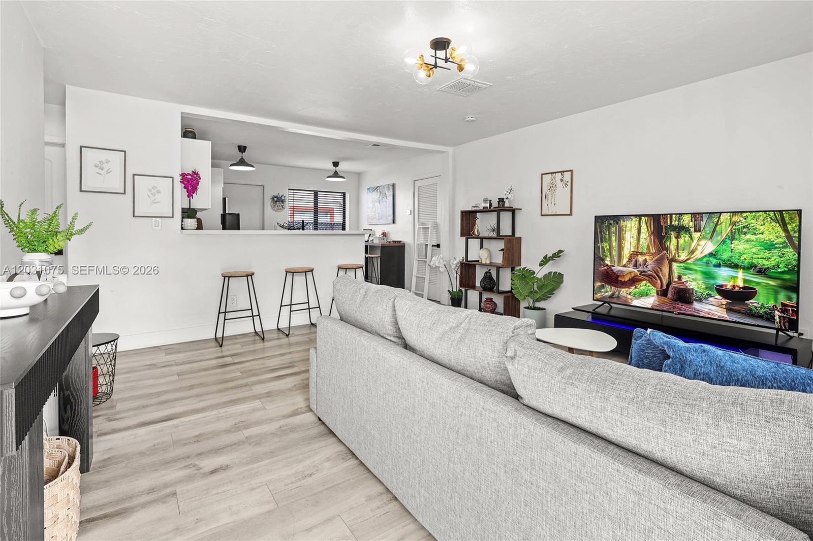 11002 Ne 13th Ave # Property Photo 3