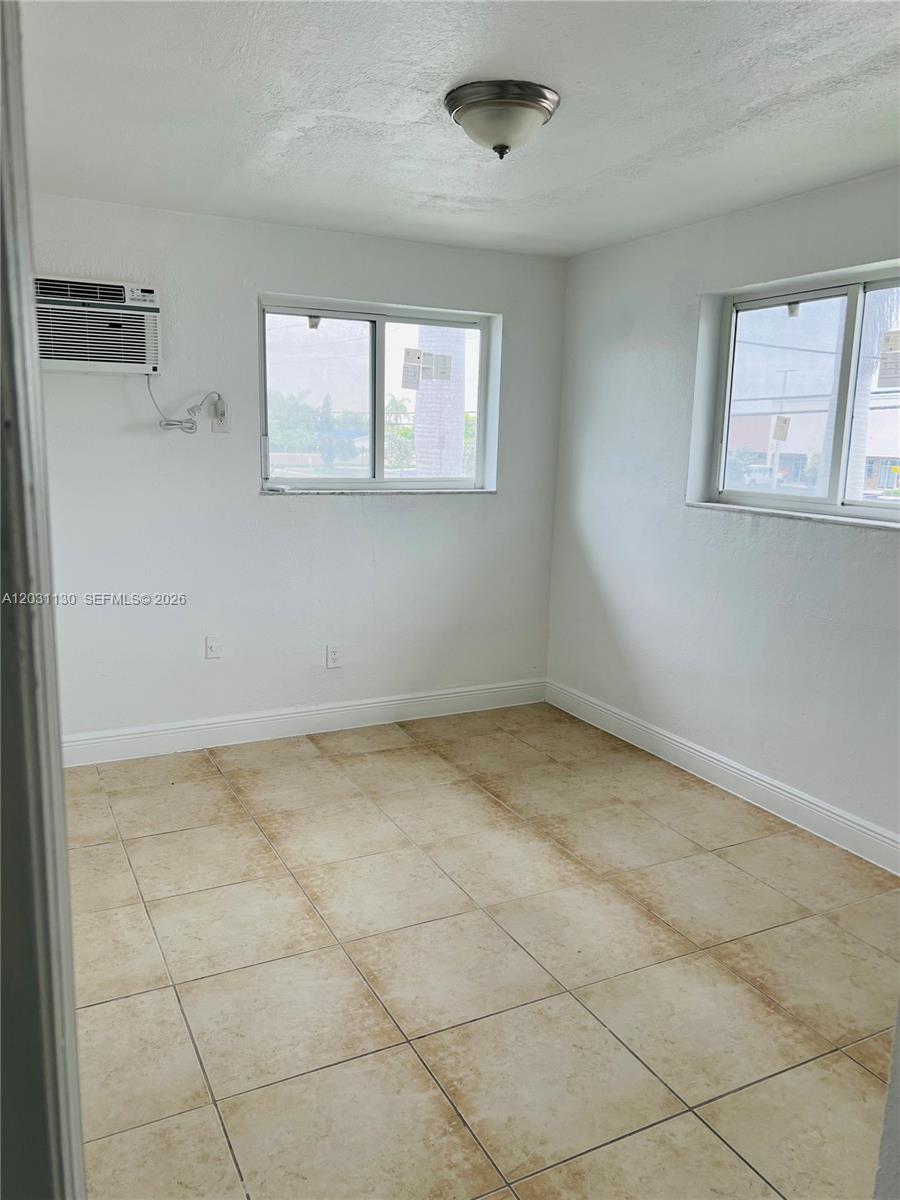 880 Ne 18th Ave 3 Property Photo 8