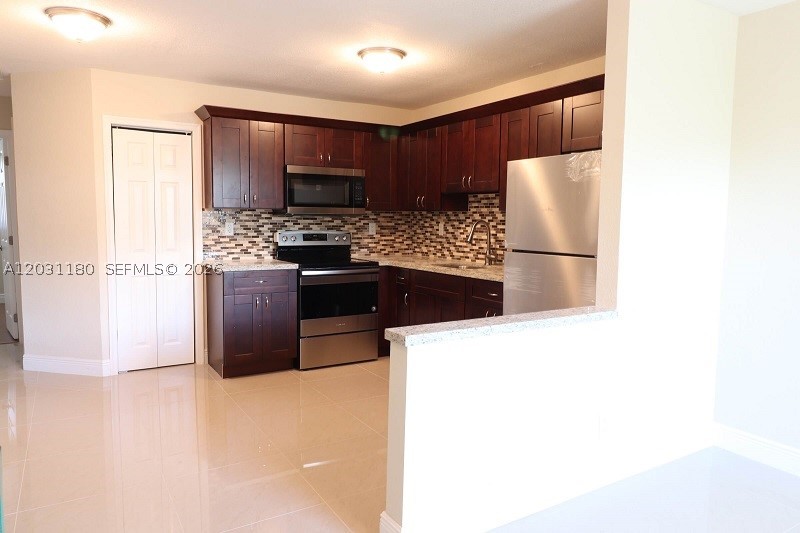 1861 Nw 59th Way Property Photo 8