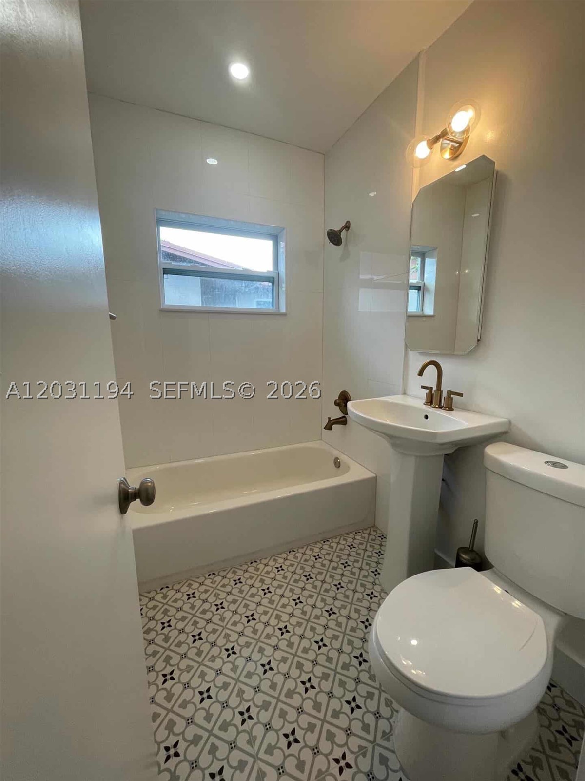1155 Ne 111th St E Property Photo 5