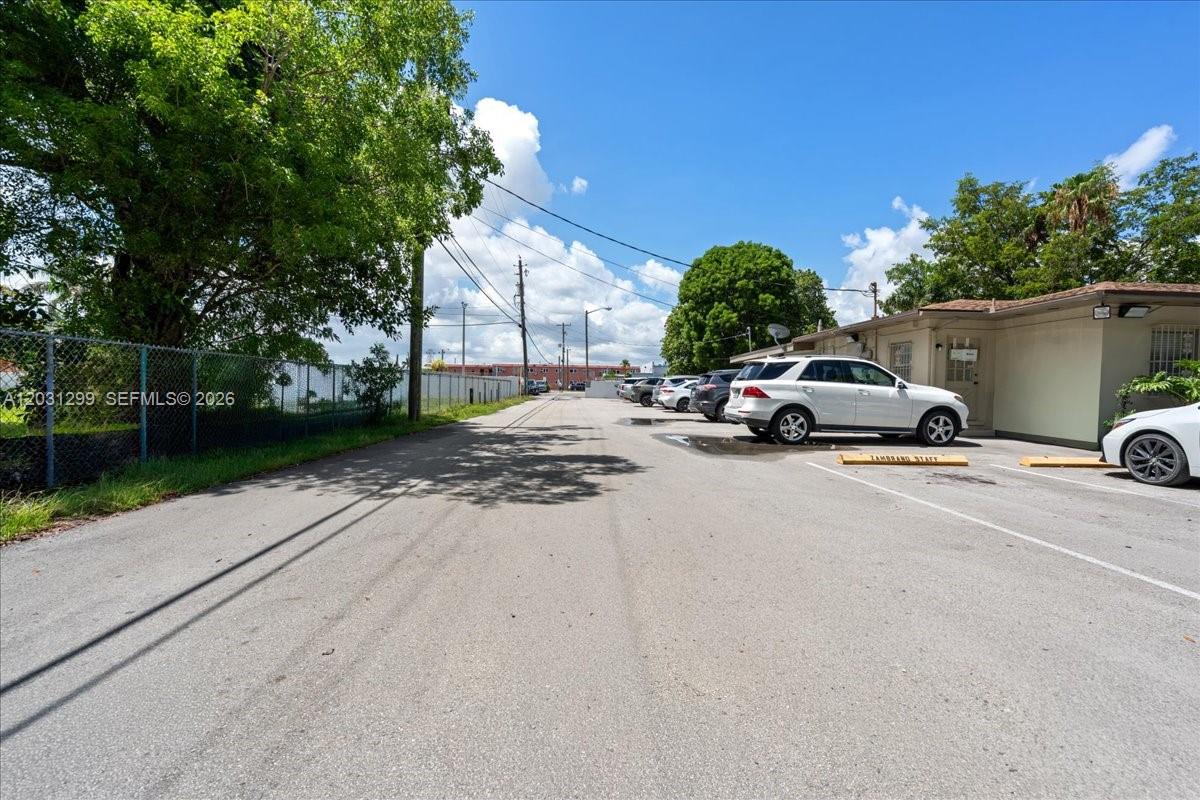 969 N Krome Ave Property Photo 72
