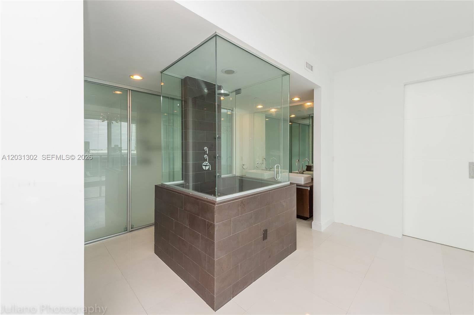1040 Biscayne Blvd 1205 Property Photo 11