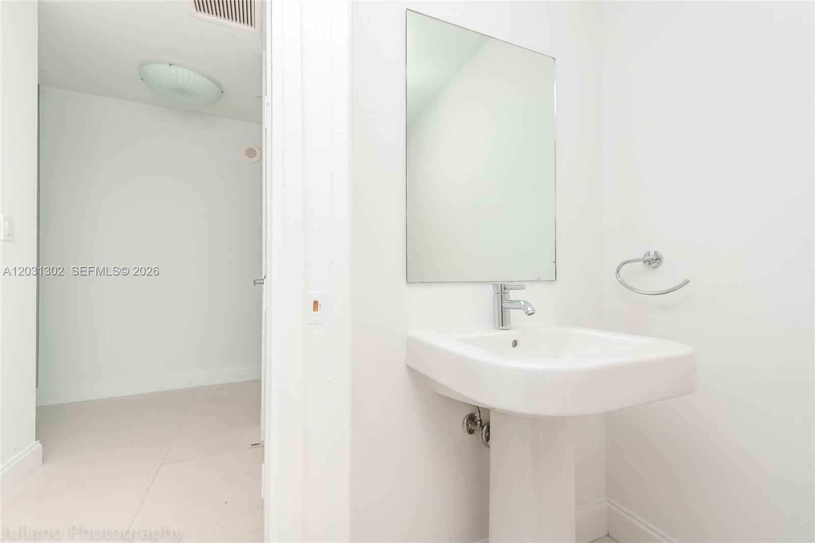 1040 Biscayne Blvd 1205 Property Photo 26