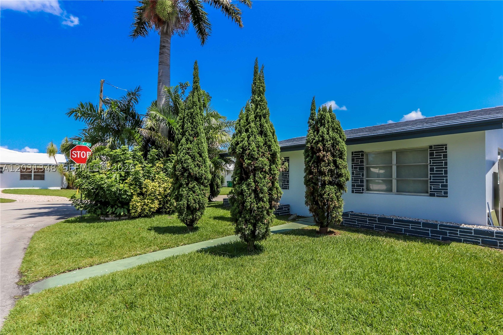 2700 Nw 52nd Ct Property Photo 3