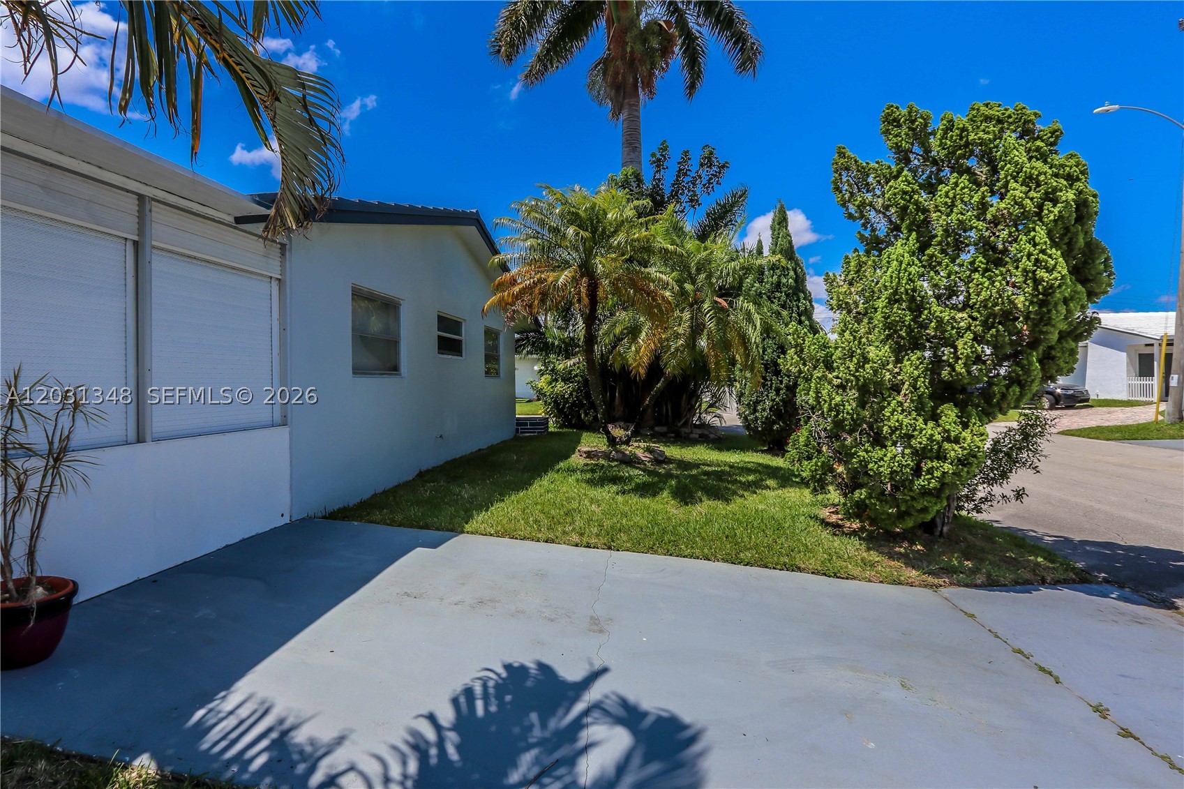 2700 Nw 52nd Ct Property Photo 4