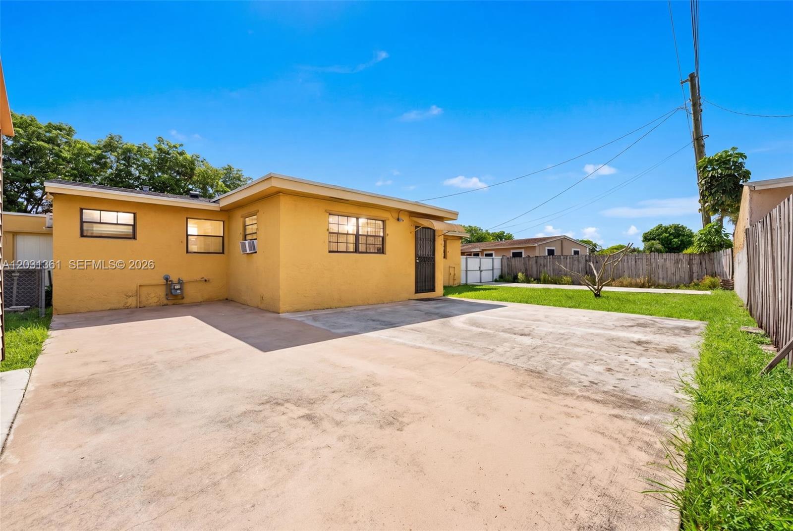 18930 Nw 44th Ct C Property Photo 10