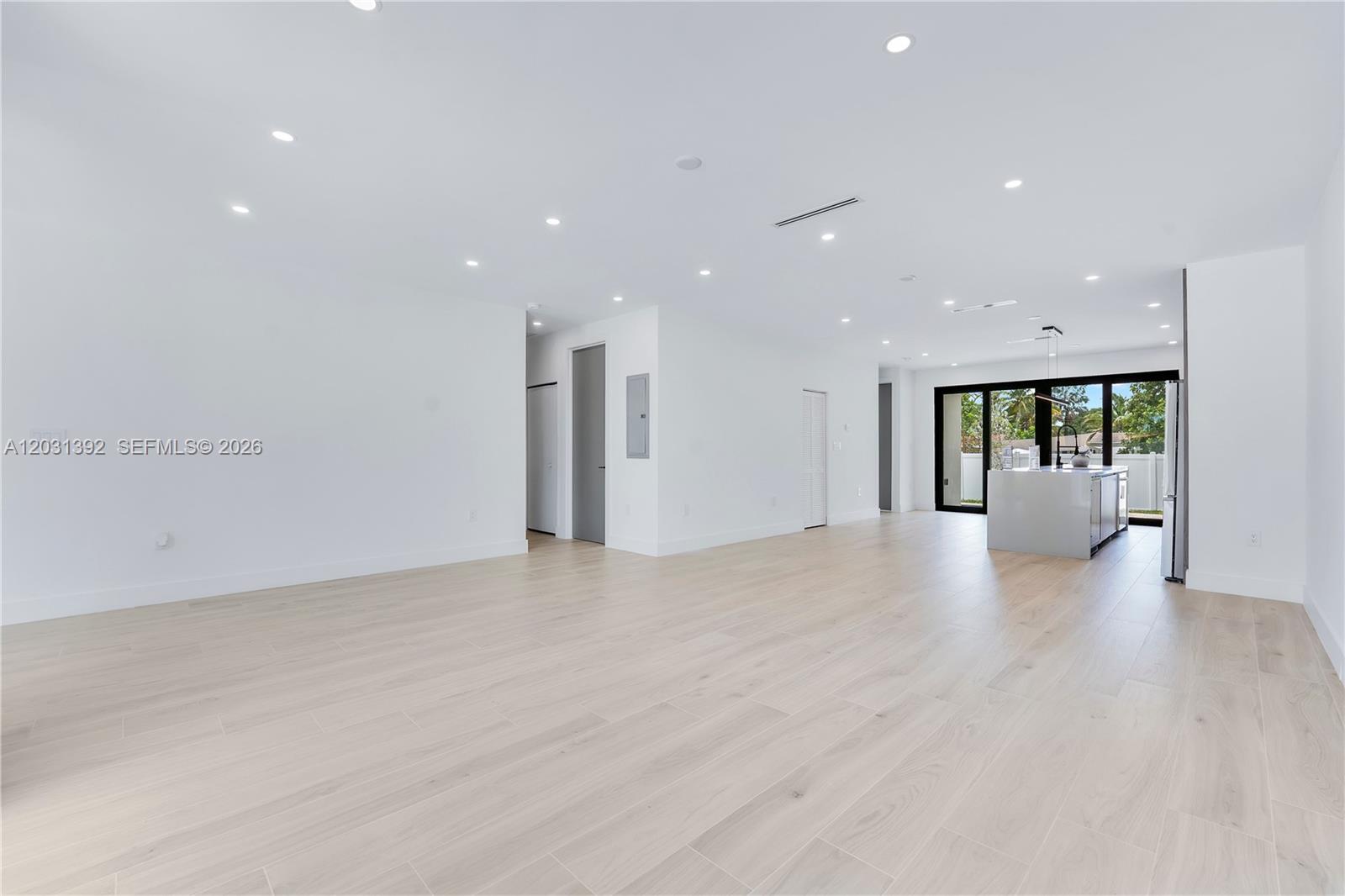 2661 Johnson St Property Photo 10