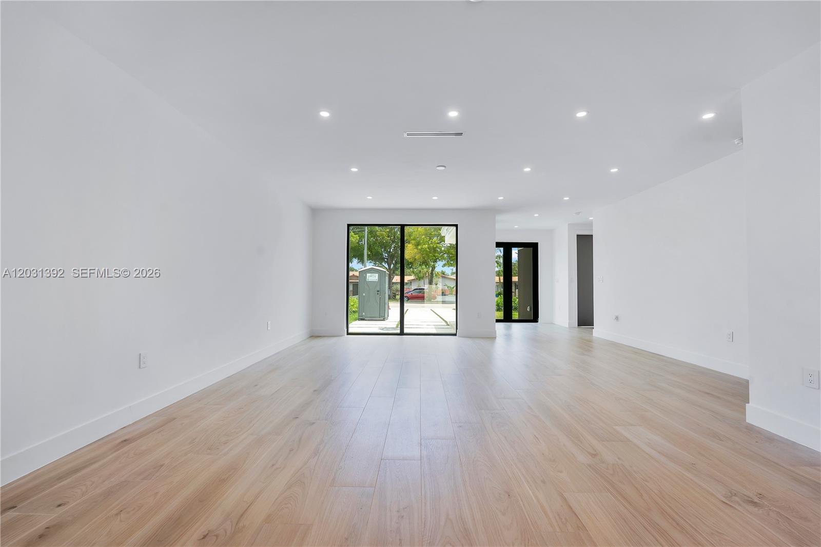 2661 Johnson St Property Photo 11