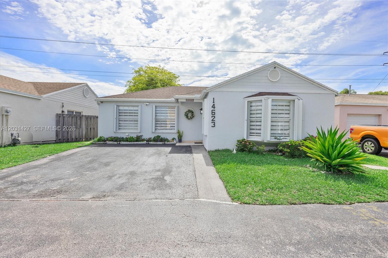 14623 SW 125th Pl Property Photo 1